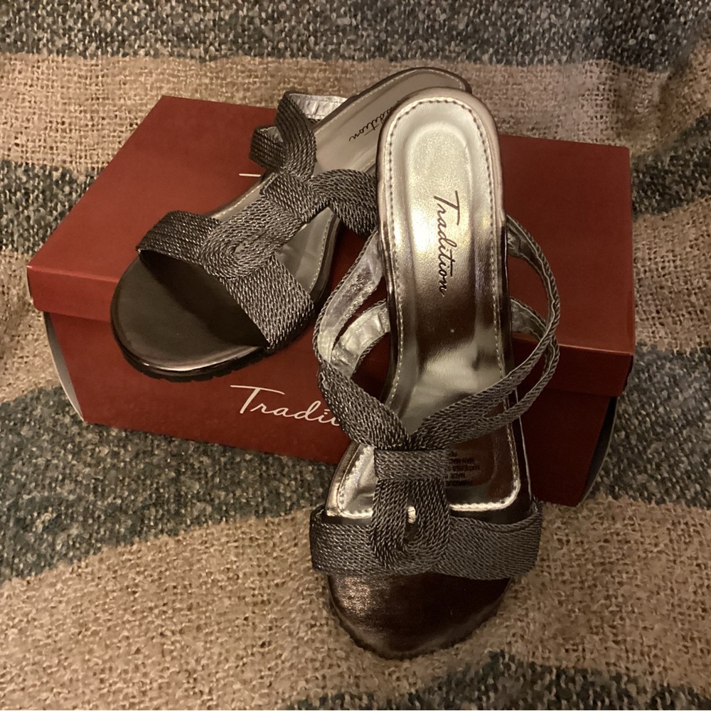 Sophisticated Silver Sandals with Medium Heel
